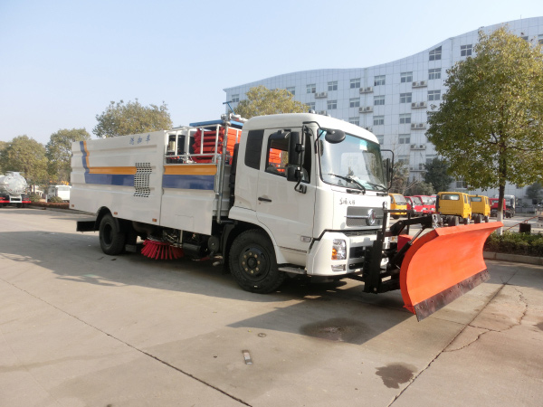客戶在我廠訂購的多功能除雪帶升降平台掃路車