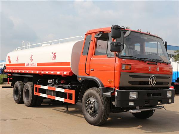 東風153雙橋灑水車