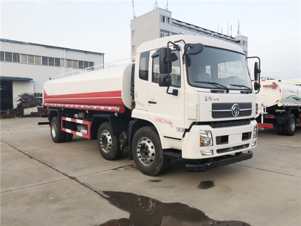 東風天錦小三軸灑水車