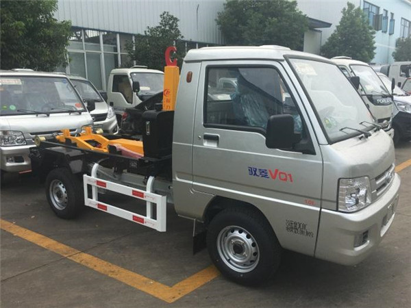 福田馭菱勾臂垃圾車