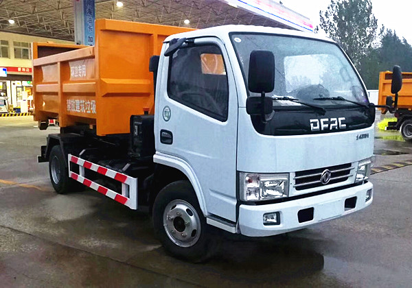 東風小多利卡勾臂垃圾車