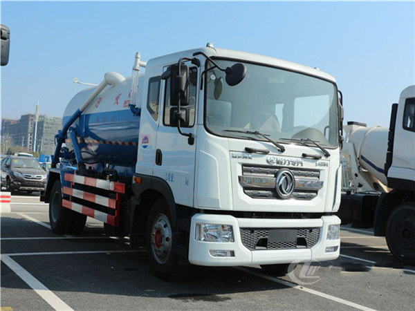 東風D9吸污車