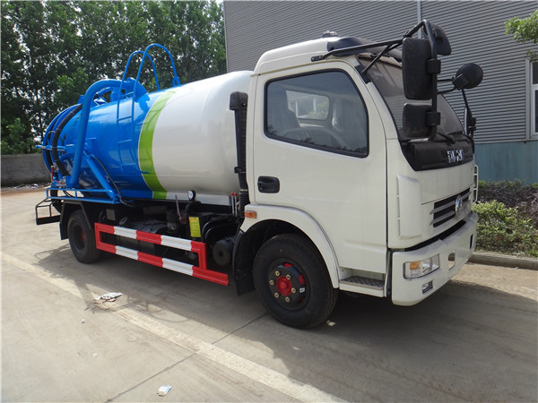 東風大多利卡吸污車