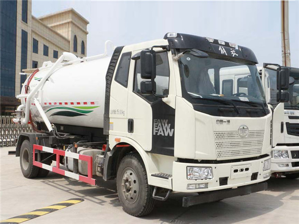 解放J6吸污車