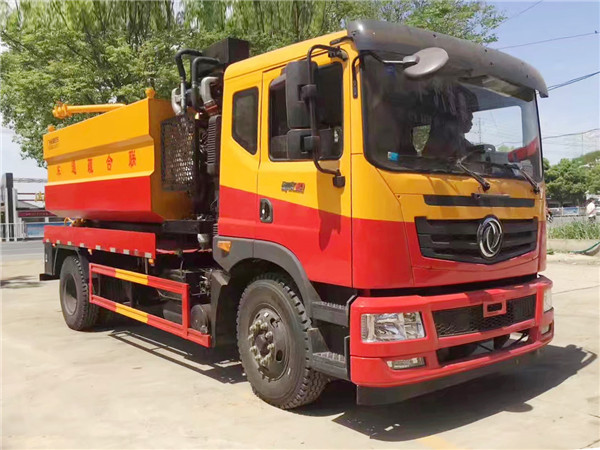 東風專底聯合疏通車（副發）