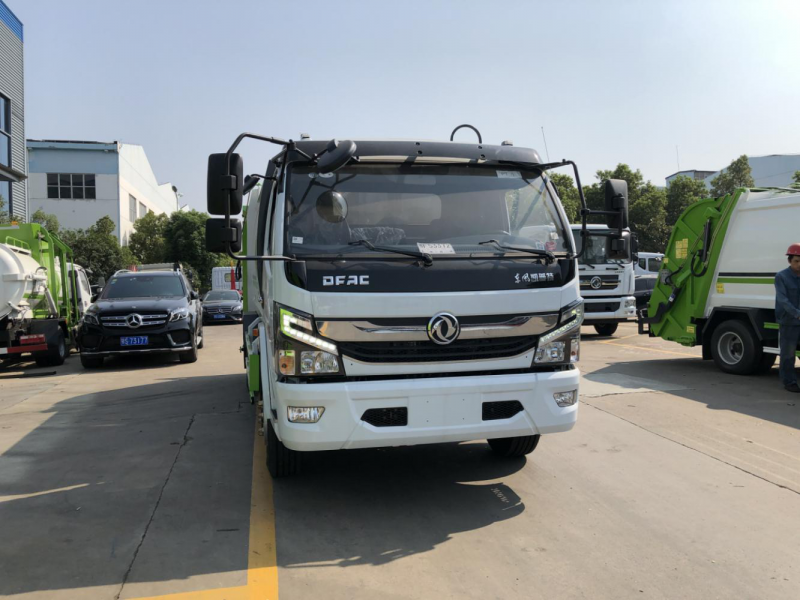 東風8方壓縮垃圾車